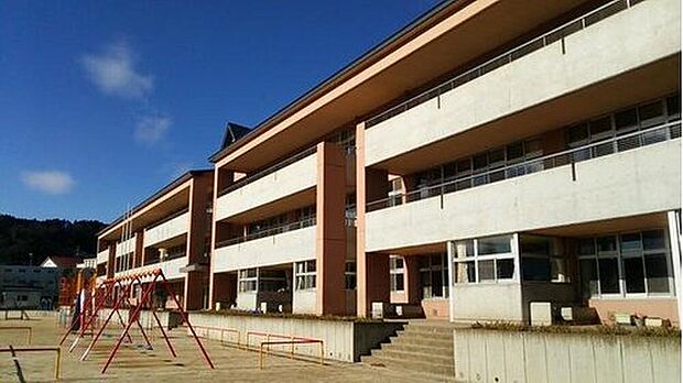 渋川市立渋川南小学校(約750m)