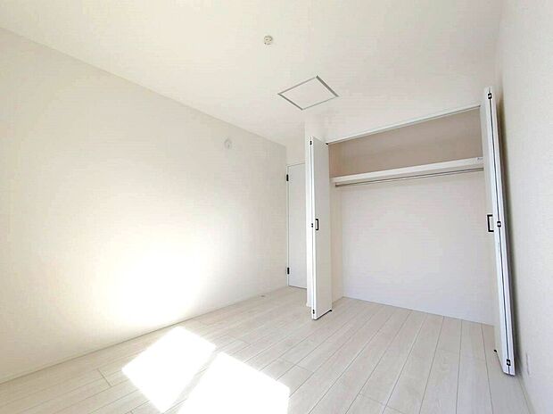 【リビング以外の居室】◆各居室に収納完備♪