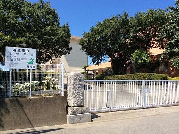 藤岡市立藤岡北中学校（約2,560m）