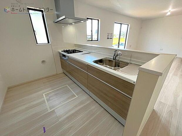 【キッチン】◆広々としたキッチンスペースでは、お子さまと一緒にお料理も可能♪