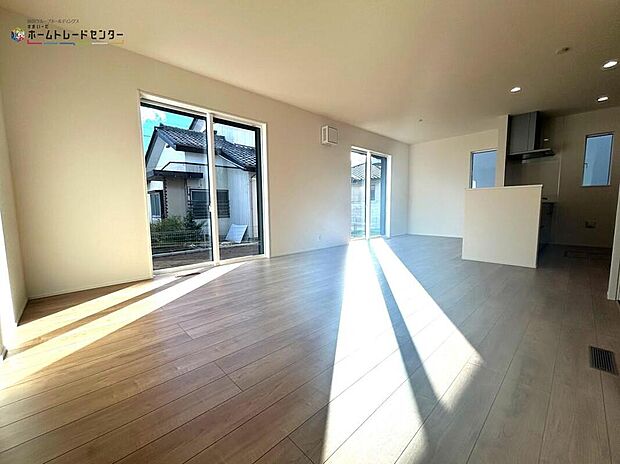 【リビング】◆LDKはご家族みんなが揃う大切な空間です!テーブルやソファ、カーテン選び、レイアウトを考えるのも楽しいですね!笑顔溢れる楽しい暮らしをイメージしながらご見学ください!