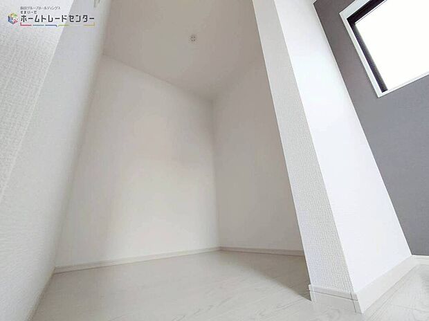 【【ウォークインクローゼット】】季節を問わずたっぷり収納ができるウォークインクローゼット完備!広い収納やママに嬉しい家事動線など工夫がたくさん!