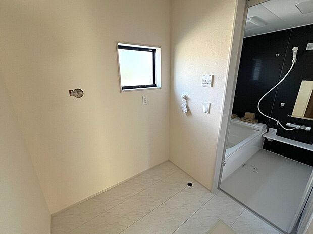 【洗面所】工事中