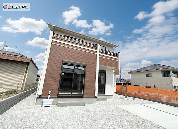 【現地外観写真】◆◇本日、ご見学可能です！◇◆並列３台駐車可能♪南向きで日当たり良好♪飯田グループホールディングスの物件は≪販売部門≫である当社にお任せください！お電話、メールでもお問い合わせをお待ちしております。