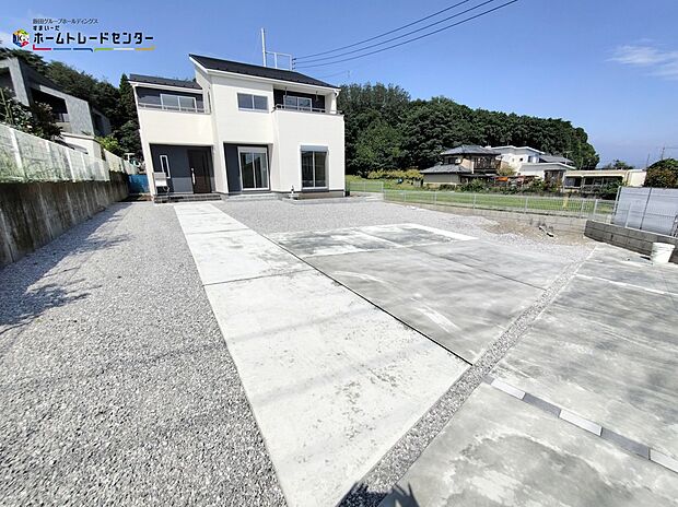 【全体区画図】並列3台以上駐車可能♪
家族分の自転車を駐輪したり、来客用の駐車スペースとしてもお使いいただけます。