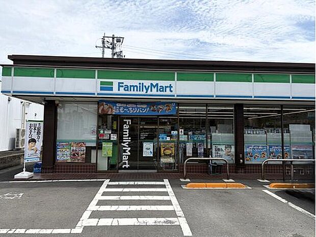 ファミリーマート高崎石原町店(約800m)
