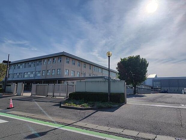 高崎市立群馬中央中学校（約1,900m）