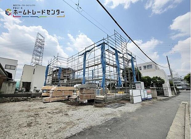 【前面道路含む現地写真】現地（2026年6月）撮影。長期優良住宅認定の4LDKプラン。LDK20帖以上やパントリー、WICを備えた住まいで、カースペース4台分以上も確保したゆとりある敷地です。