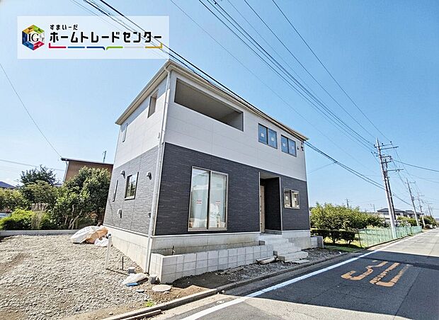 【前面道路含む現地写真】広い前面道路で駐車もスムーズ、送り迎えも安心。ゆとりある道路環境が、忙しい毎日をサポートし、家族の暮らしを快適にします。現地(2026年7月)撮影