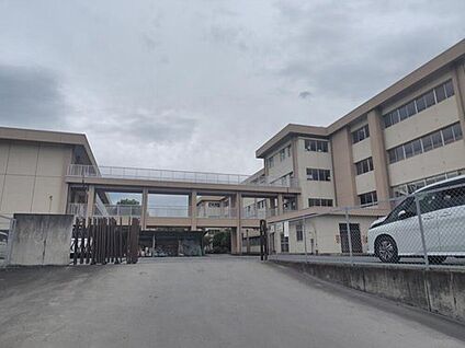 藤岡市立北中学校 1600m (徒歩20分)