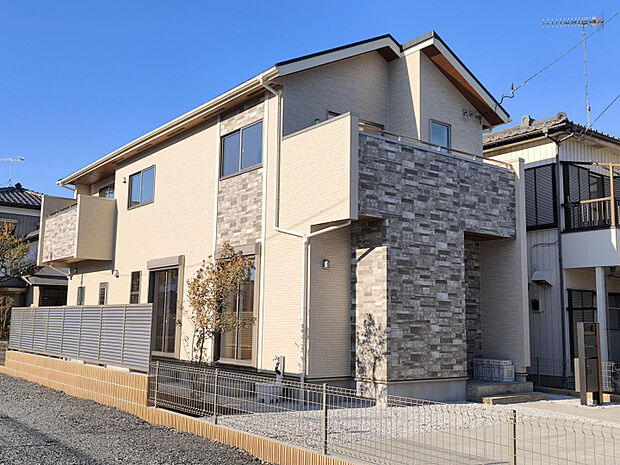 外観　南から差し込む陽射しは遮るものがないので陽当たり良好！