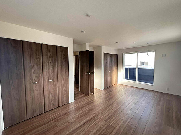 【【1号棟】】可変型プランは5.0帖+5.0帖の間取りで10帖の広々としたお部屋として使えます。