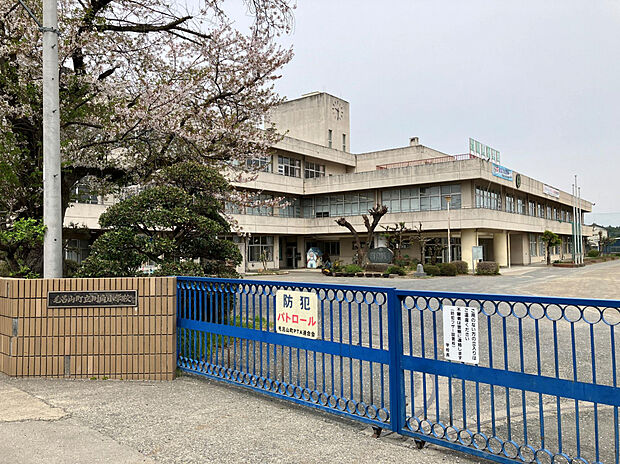 川角小学校（約1,057m）