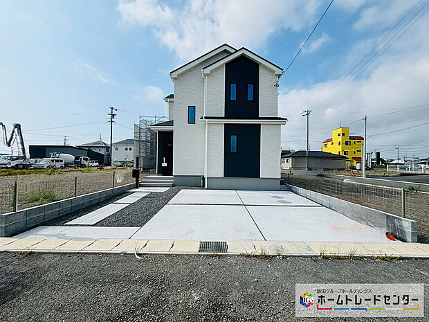 「焼津市石津1113番」
各棟セカンドカーや来客時にも便利な2~3台の駐車が可能です
(車種によります)
