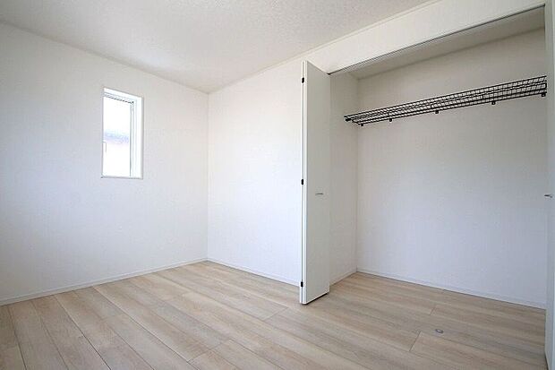 【☆Bed Room☆】2階の各居室にはそれぞれ収納を完備！しっかりとした容量を確保しているので、お部屋は美しい空間を保てますね。
