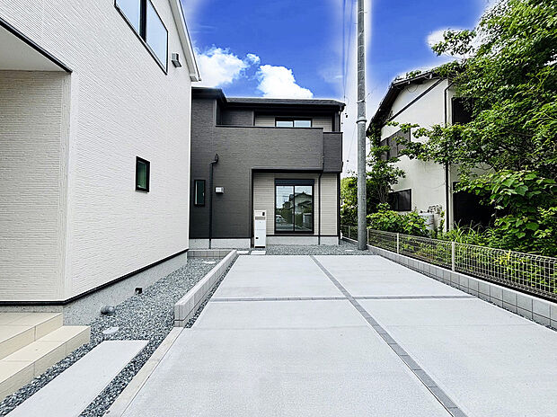 【駐車場】各棟２台の並列駐車が可能です