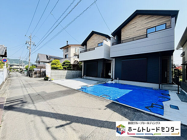 【前道路を含む現地外観写真】南側4m幅の道路が接します