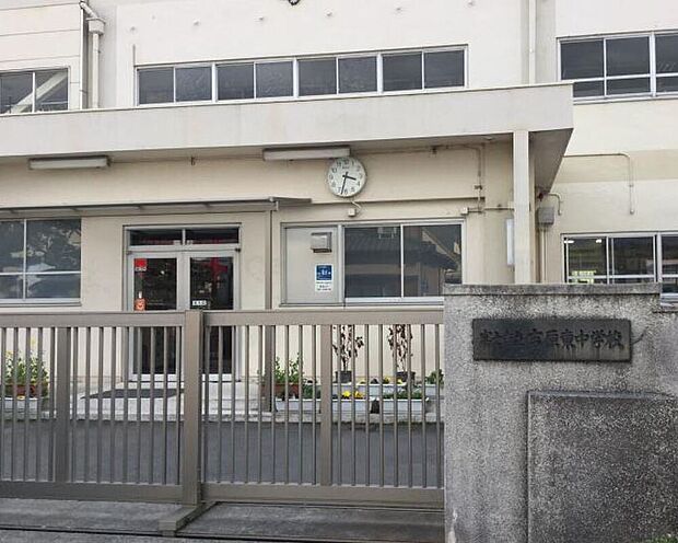 吉原東中学校（約500m）