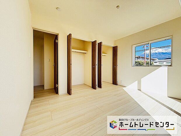 【☆Bed Room☆】～２階洋室～
ダブルクローゼットとなる主寝室です
個人毎やシーズン毎の衣類の仕分けができ衣替えの手間もかかりません