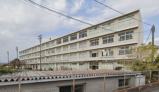 西奈中学校（約1,250m）