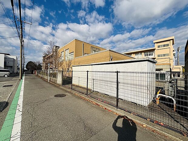 金岡小学校(約550m)