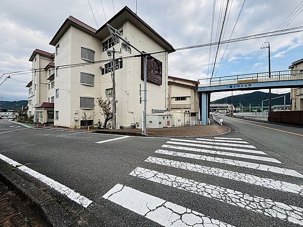 富士川第二小中一貫校(小学校)(約1,000m)