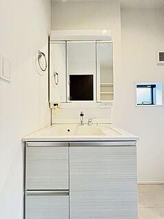 【設備】三面鏡のシャンプードレッサー