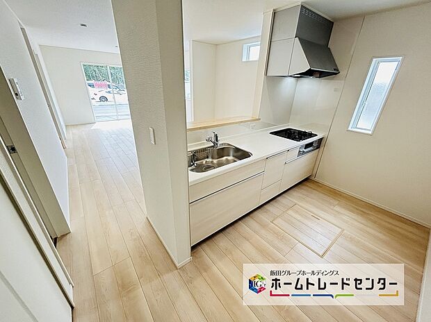 【☆Kitchen☆】人気の対面式キッチン。お食事の準備をしながらでもご家族とのコミュニケーションを楽しめます♪ぜひご見学の際にはキッチンに立ち、生活をイメージしてください。