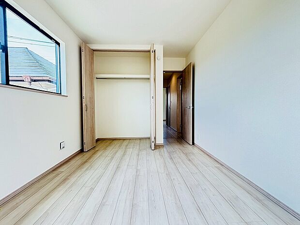 【【設備】各部屋収納】全居室に収納を完備しておりますので、居室の全空間を有効活用出来ます。自分好みのお部屋で、ゆったりお寛ぎ頂けます。