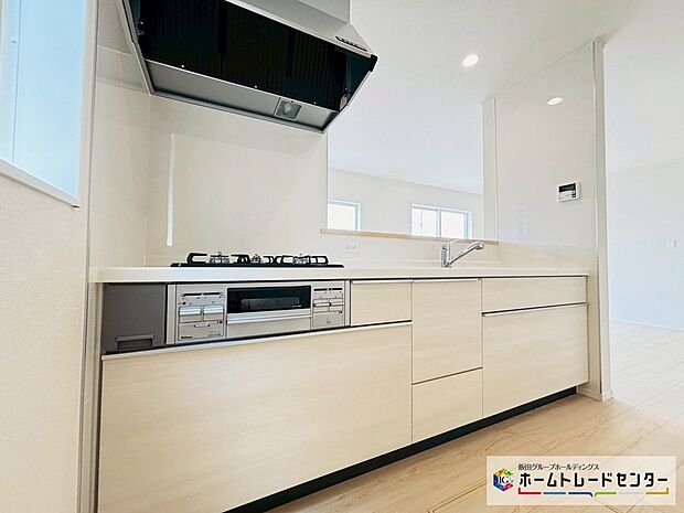 【☆kitchen☆】～キッチン～
システムキッチンは収納力と使い勝手を追求したスライド引き出しです。スムーズな開閉でストレスなくお料理を楽しめます♪