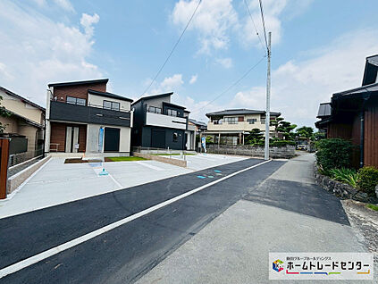 前道路を含む現地外観写真