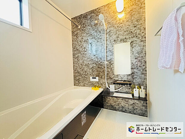 【☆BathRoom☆】～浴室～
ユニットバスは浴室乾燥機能も付き雨の日の洗濯物も乾かせます。ゆったりと足を伸ばして一日の疲れも落とせます♪
