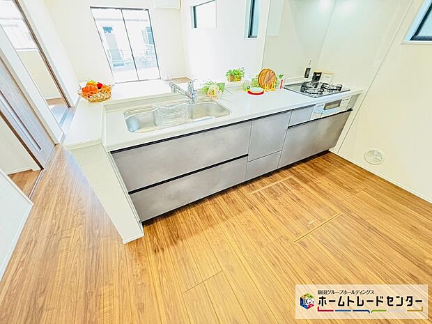 【☆kitchen☆】～キッチン～
システムキッチンは収納力と使い勝手を追求したスライド引き出しです。スムーズな開閉でストレスなくお料理を楽しめます♪
