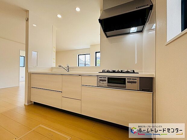 【☆kitchen☆】A号棟～キッチン～
システムキッチンは収納力と使い勝手を追求したスライド引き出しです。スムーズな開閉でストレスなくお料理を楽しめます♪
