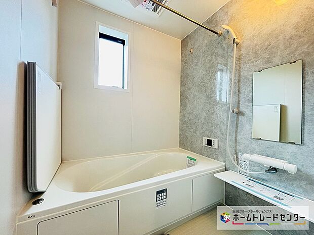 【☆BathRoom☆】～浴室～
ユニットバスは浴室乾燥機能も付き雨の日の洗濯物も乾かせます。ゆったりと足を伸ばして一日の疲れも落とせます♪