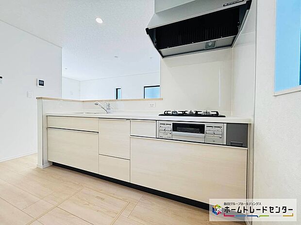 【☆kitchen☆】~キッチン~
システムキッチンは収納力と使い勝手を追求したスライド引き出しです。スムーズな開閉でストレスなくお料理を楽しめます♪