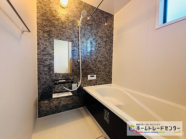 【☆BathRoom☆】~浴室~
ユニットバスは浴室乾燥機能も付き雨の日の洗濯物も乾かせます。ゆったりと足を伸ばして一日の疲れも落とせます♪