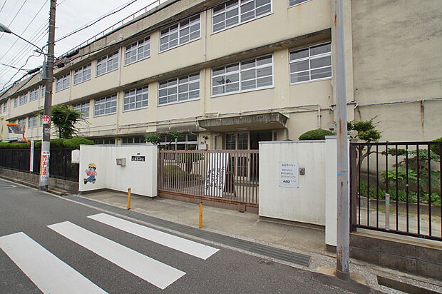 長瀬東小学校(約550m)