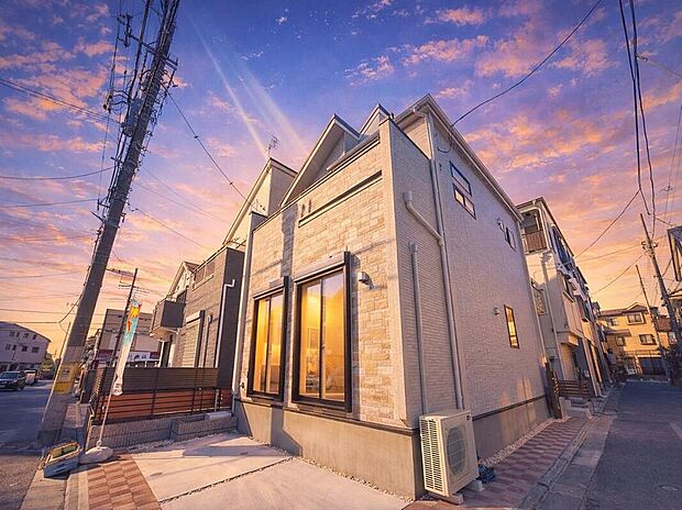 【～2階建て4LDK～】
16帖超えのLDK、豊富な収納、生活を彩る設備など、プラスワンのポイントが詰まった邸宅です♪♪