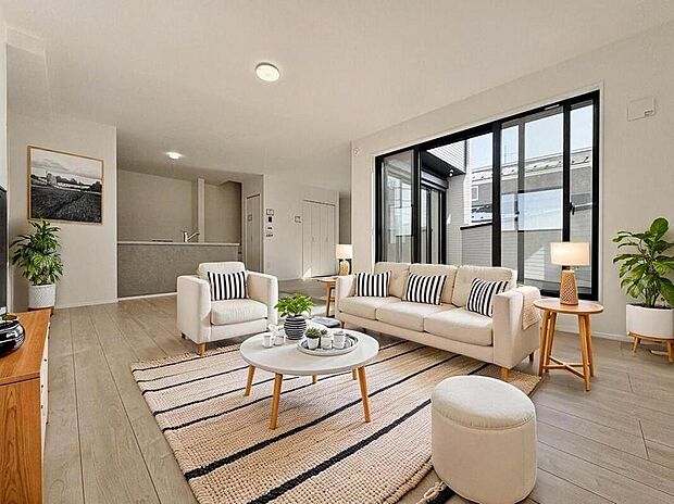 【のんびり過ごせるLDK】
家族の会話や笑顔が行き交うリビングで、大きなソファやダイニングテーブルでゆったり食事をしたりくつろぎたい♪(画像内の家電・家具等はCGです。本物件には付帯されません。)