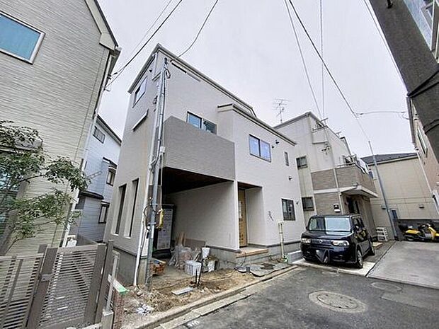 【外観】
帰宅途中にショッピングやカフェを楽しんだり、利便性の良いこの地の生活は人々を魅了します。心行くままに季節の流れを感じ、ゆったりとした一時を。