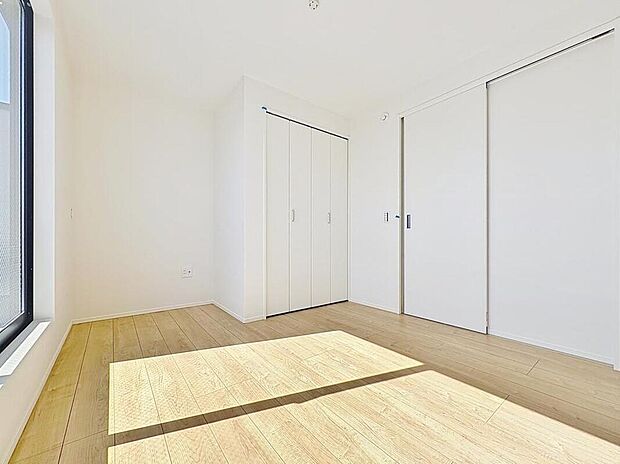 【フレキシブルに使えます】
書斎としても、趣味やくつろぎのスペースとしてお使いいただけます。家族と一緒に楽しい時間を過ごす中にも、一人でくつろげる時間と場所は特別なものになります。