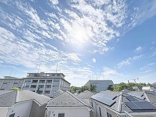「眺望」穏やかな街並みを一望しながら、爽やかな風と柔らかく降り注ぐ陽光を感じて頂けます。