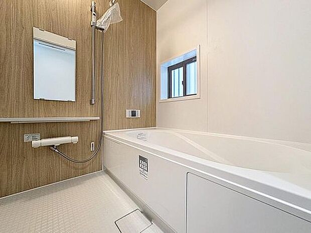 【浴室】癒しの空間バスルームです。天気に左右されずに洗濯物を乾かせる、浴室乾燥機＆オートバス機能付きです。