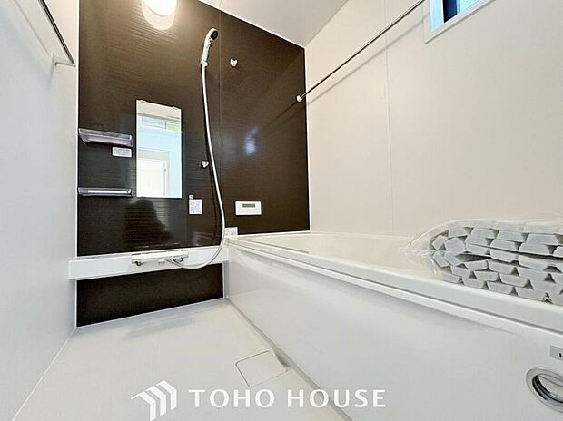 【浴室】【一日の疲れをリフレッシュ♪快適バスルーム♪】
癒しの空間バスルームです。天気に左右されずに洗濯物を乾かせる、浴室乾燥機&オートバス機能付きです。