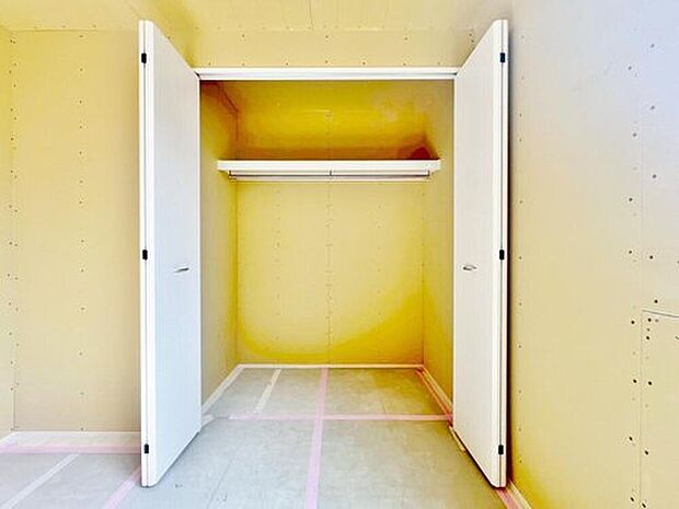 【収納】収納の多さも魅力です！使い勝手の良い収納を豊富に設置しております。居住スペースを充分に確保することができる為、ゆとりある室内で、ゆっくりとご寛ぎいただけます。