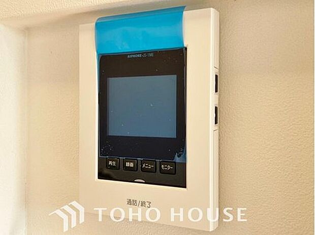 【モニター付きインターホン】「見える安心」をカタチにしました。誰が来てもわかる様にモニター付きインターホンを設置。家事導線を考慮した個所に設置し、防犯性と利便性に優れ快適と安らぎを合わせた優しい設計。