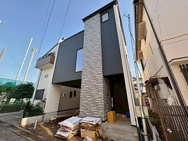 【現地外観写真】快適に過ごす条件は、一人ひとり違います。だからこそ飾り過ぎないシンプルな内装と偏り過ぎないデザインで統一しております。