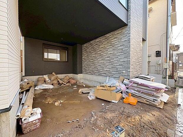 【駐車場】車を風雨からしっかりと守ってくれるビルトインガレージです。