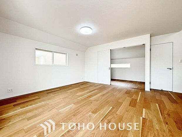 【リビング】広々約17帖のLDK。家族団らんの場やソファーでゆっくりとくつろぐスペースにオススメです♪